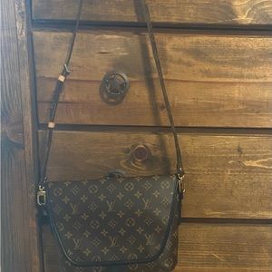 Louis Vuitton Magnetic Messenger with additional adjustable shoulder strap